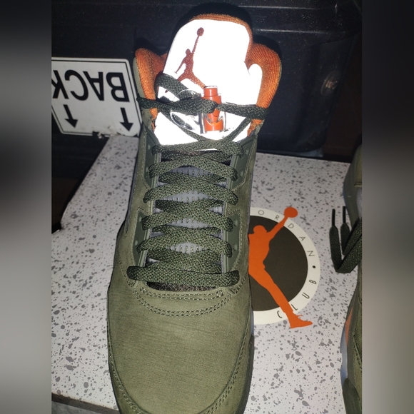 Retro 5 Olive 2024 - Picture 6 of 7